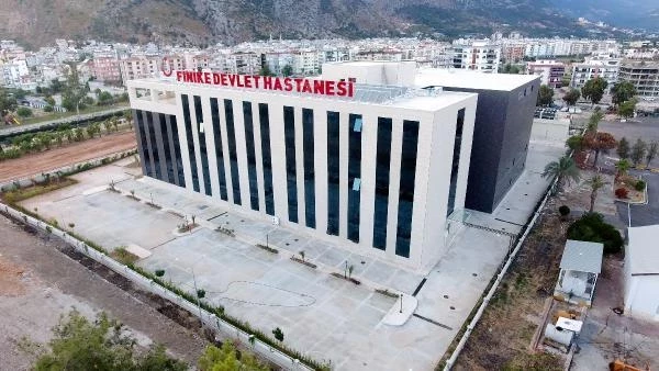 Finike Devlet Hastanesi’nde “Deniz Manzaralı Rezidans” Çatlağı: Poliklinik mi, Özel Yaşam Alanı mı?