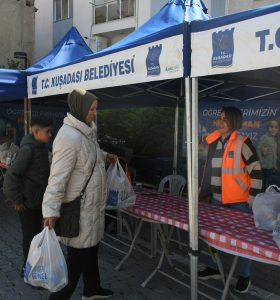 KUŞADASI BELEDİYESİ’NİN BESLENME ÇANTASI PROJESİ KARARLILIKLA SÜRÜYOR