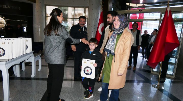 MARMARİS EMNİYET MÜDÜRLÜĞÜ İFTARINDA ÇOCUKLARA ÖZEL HEDİYE