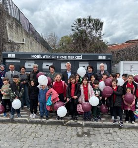 BERGAMA BELEDİYESİ’NDEN SIFIR ATIK GÜNÜ’NDE ÇEVREYE BÜYÜK KATKI