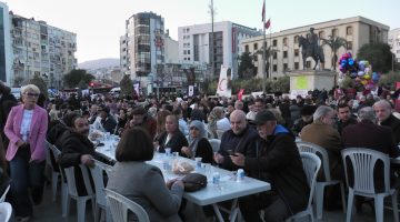 Zafer Partisi’nden Bornova’da Dev İftar: “Dip Dalga Geliyor, Sürprize Hazır Olun”