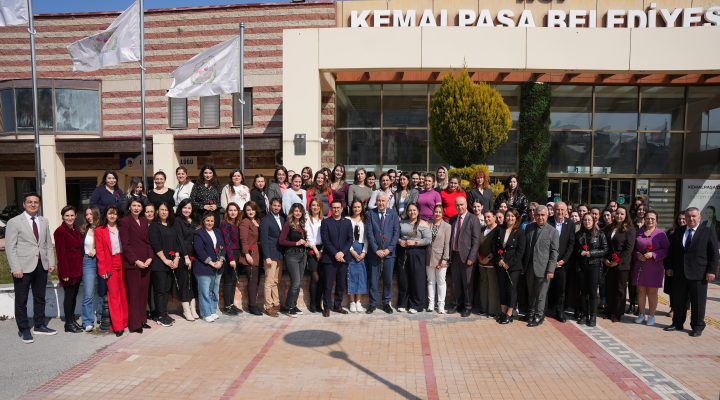 KEMALPAŞA’DA ANLAMLI 8 MART KUTLAMASI EMEKÇİ KADINLARA KARANFİL, ÜRETEN KADINLARA ÖDÜL