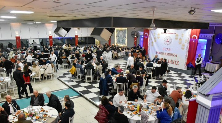 Buca’da Vefa Sofrası: Kaymakam Gürbüz Gaziler ve Aileleriyle İftarda Buluştu