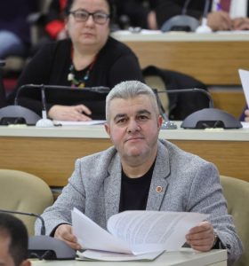 AK Partili Aydın Koç’tan Sert “Halk Konut” Eleştirisi: “Bayraklı Halkı Beceriksizliğin Kurbanı Oluyor!”