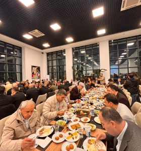 Bornova’da Gönül Sofrası: İzmir Trabzonlular Derneği İftarında Birlik Mesajı