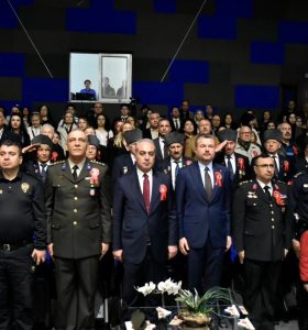 Buca’da 18 Mart Gururu: Şehitlerimiz Törenle Anıldı