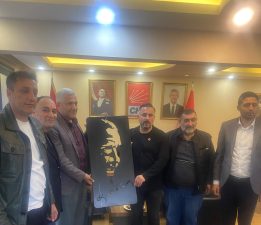 Serhat Karslılar Federasyonu’ndan CHP İlçe Başkanlığı’na Anlamlı Ziyaret