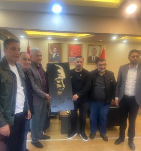 Serhat Karslılar Federasyonu’ndan CHP İlçe Başkanlığı’na Anlamlı Ziyaret