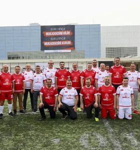 İzmir’de Meşale Gençlik İçin Yandı: 150 Lise “GençLig” Sahasında Buluştu!