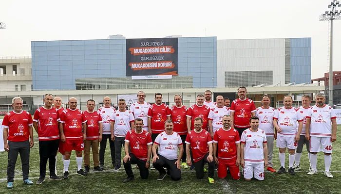 İzmir’de Meşale Gençlik İçin Yandı: 150 Lise “GençLig” Sahasında Buluştu!