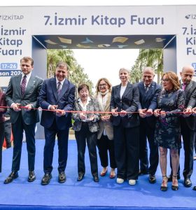 İzmir baharı kitapla karşılıyor