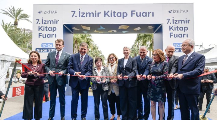 İzmir baharı kitapla karşılıyor