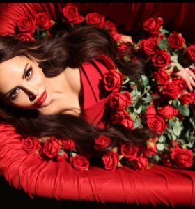 İPEK ÖRS ARABESK ŞARKI YORUMLAMAK BİR AYRICALIKTIR