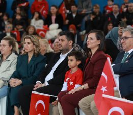 Karabağlar ’da Çocuklar Bayramlarını Doyasıya Yaşadı