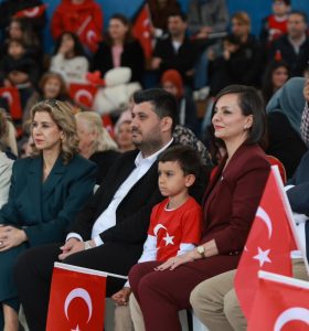 Karabağlar ’da Çocuklar Bayramlarını Doyasıya Yaşadı