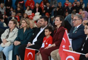 Karabağlar ’da Çocuklar Bayramlarını Doyasıya Yaşadı