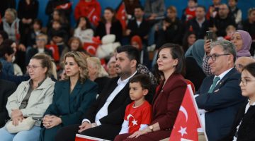 Karabağlar ’da Çocuklar Bayramlarını Doyasıya Yaşadı