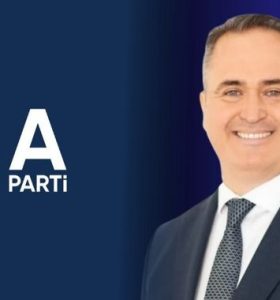 İzmir Siyasetinde Kartlar Yeniden Karılıyor: Anahtar Parti’de Cüneyt Ege Dönemi Başladı!