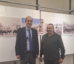 İzmirli Koleksiyoner Mert Rüstem, Dördüncü Fotoğraf Sergisini Atina’da Açıyor