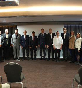 KEMALPAŞA OSB’DE YEŞİL DÖNÜŞÜM İÇİN STRATEJİK ADIM: DİJİTAL ALTYAPI PROJESİ BAŞLADI