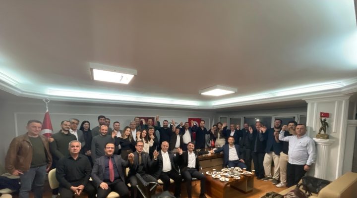 İzmir’de Maraşder güven tazeledi, Safa Narlı yeniden Başkan