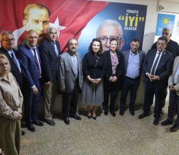 İzmir’de Türk Dünyası Rüzgarı: Azerbaycan Dost Dernekleri’nden İYİ Parti’ye Anlamlı Ziyaret