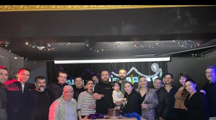 MERT OZAN DÜZ’E TİYATRO SAHNESİNDE DOĞUM GÜNÜ