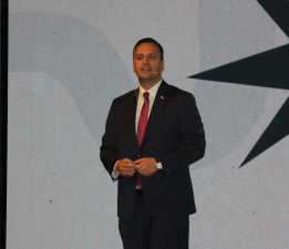 Bornova’nın “Kutup Yıldızı” Parlıyor: Başkan Ömer Eşki’den 2 Yıllık Hizmet Çıkartması!