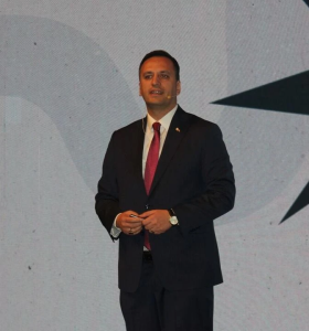 Bornova’nın “Kutup Yıldızı” Parlıyor: Başkan Ömer Eşki’den 2 Yıllık Hizmet Çıkartması!