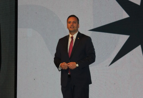 Bornova’nın “Kutup Yıldızı” Parlıyor: Başkan Ömer Eşki’den 2 Yıllık Hizmet Çıkartması!