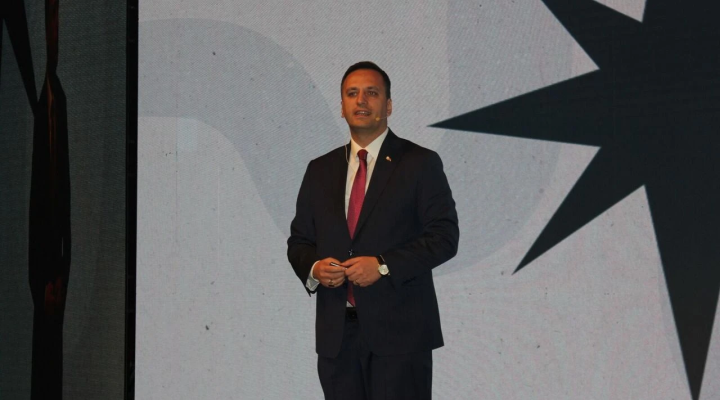 Bornova’nın “Kutup Yıldızı” Parlıyor: Başkan Ömer Eşki’den 2 Yıllık Hizmet Çıkartması!