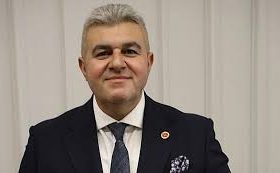 Bayraklı Meclisinde ‘Otizm’ Resti: “36 Çocuktan Biri Otizmli, Bayraklı Belediyesi Sınıfta Kaldı!”