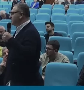 Konak Meclisi’nde Çarpıcı Çıkış: “Vatandaş Çukura Halı Seriyor!”