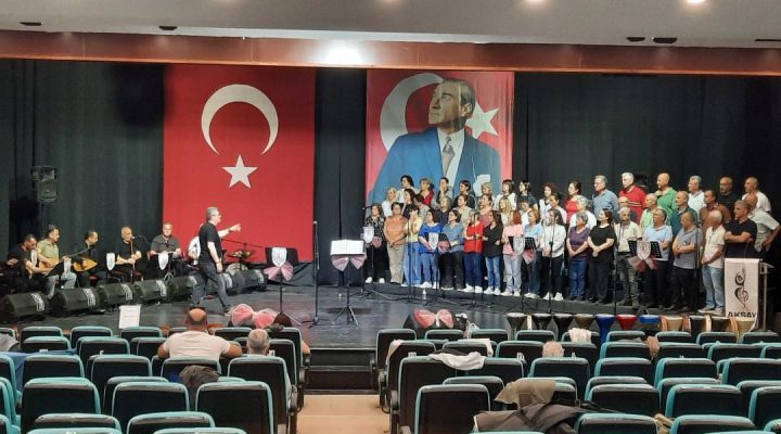 Anadolu’nun Sesi Konak’ta Yankılandı: “Gözlere ve Yüzlere” Türküler Büyük Beğeni Topladı