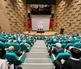 Özgür Bursalı’dan İzmir’de Türkiye’nin Geleceğine Işık Tutan Konferans: “Türkiye Büyük Kararın Eşiğinde”