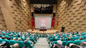 Özgür Bursalı’dan İzmir’de Türkiye’nin Geleceğine Işık Tutan Konferans: “Türkiye Büyük Kararın Eşiğinde”